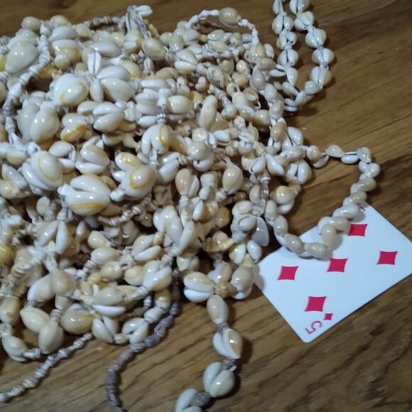 Lot Of Over 20 Shell Necklaces - Picture 9 of 9